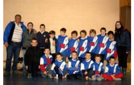 Remise des maillots par les enfants...